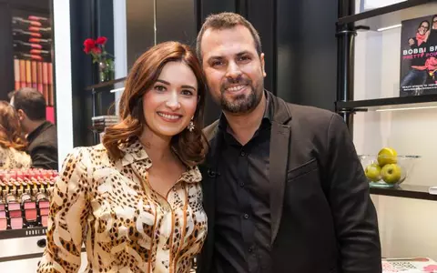 Make-up artistul Bobbi Brown îți arată cum poți realiza un machiaj perfect pentru Selfie