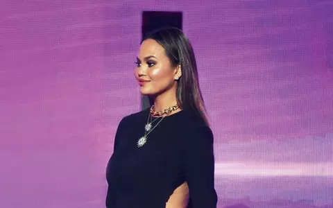 Chrissy Teigen - Orice femeie ar vrea să fie în locul ei...
