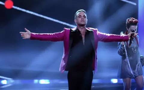 Robbie Williams s-a dezinfectat cu gel antibacterian după ce a dat mâna cu fanii