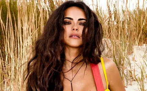 INNA se relaxează într-o vacanţă exotică