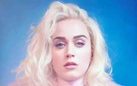 Katy Perry poartă creații ale unui brand românesc