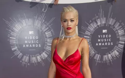 5 idei de outfit pentru Valentine's Day, direct de la celebrități