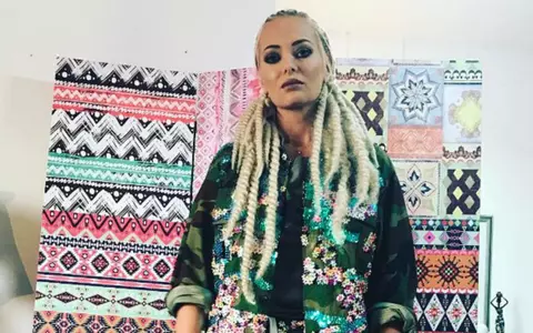 Direct din Thailanda, Delia a ieșit în Piața Victoriei să protesteze
