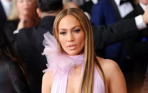 6 ţinute purtate de Jennifer Lopez la Premiile Grammy de-a lungul timpului
