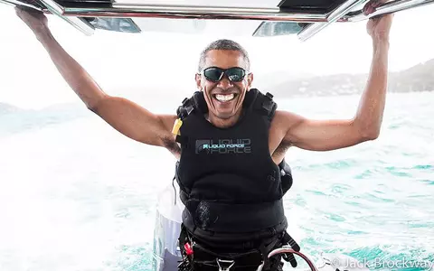 Barack Obama, așa cum nu l-ai mai văzut! Imagini senzaționale cu fostul președinte american făcând kitesurfing