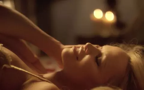Pamela Anderson, filmată în timp ce se autosatisface