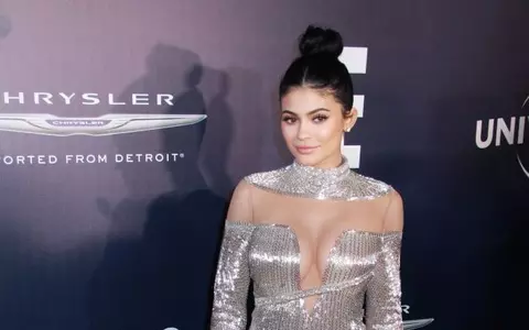 Fotografia zilei: Kylie Jenner – o fată de milioane cu mașini de milioane