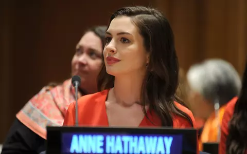 Anne Hathaway a făcut publică prima fotografie cu fiul său