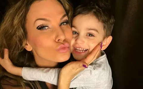 E mamă şi e foarte strictă. Cum îşi creşte Anna Lesko băieţelul