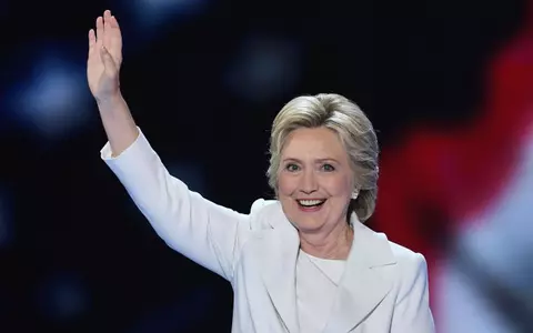Hillary Clinton este muza colecției de pantofi lansate de o artistă celebră