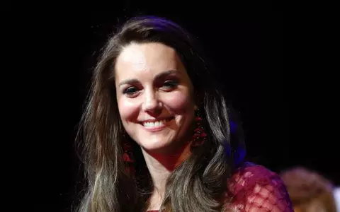 Kate Middleton mizează pe accesorii de efect. Cât costă cerceii pe care i-a purtat recent!