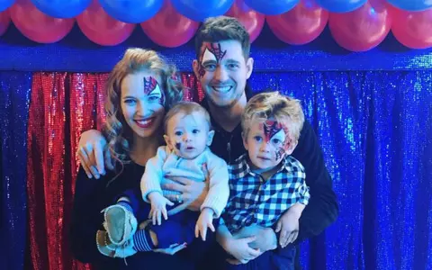 Soția lui Michael Buble, Luisana Lopilato, a vorbit pentru prima dată despre boala fiului lor: „Mulțumesc lui Dumnezeu, fiul meu este bine”