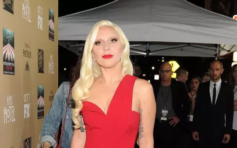 Lady Gaga poartă creațiile Cristinei Săvulescu