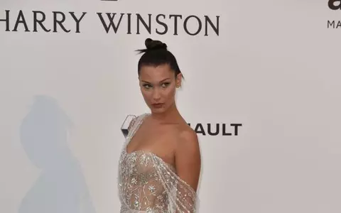 Vedete la gala amFAR de la Cannes. Bella Hadid a purtat o ținută mult prea sexy și s-a văzut tot!