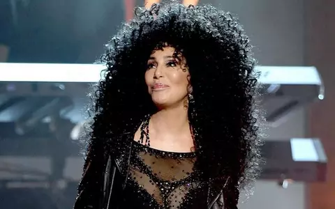 Cher a făcut show pe scena premiilor Billboard 2017. Așa arată artista la 71 de ani într-o ținută sumară și extrem de sexy!