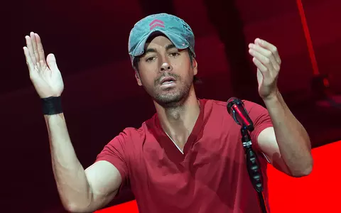 Fotografia zilei: Enrique Iglesias – Lăsați fanele să vină la mine!