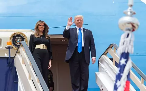 Melania Trump, fără văl în timpul vizitei oficiale a lui Donald Trump în Arabia Saudită. Iată ce a purtat prima doamnă!