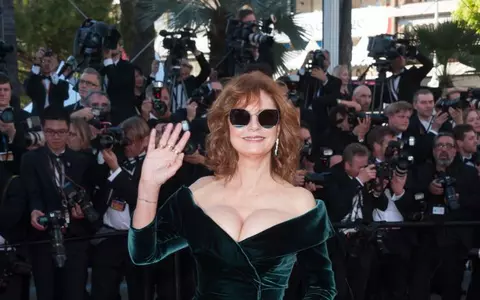 La 70 de ani, Susan Sarandon a făcut furori pe covorul roșu la Cannes!