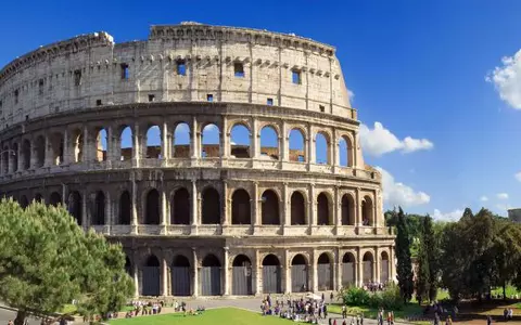 (P) Circuit încărcat de istorie în cele mai populare locuri din Italia