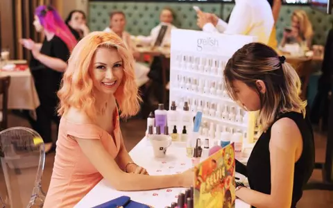 Vedetele au încercat manichiura à la Hollywood în cel mai nou concept de beauty lounge