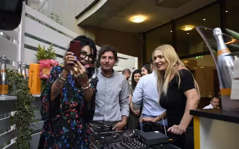 Vedetele au savurat cocktailuri speciale de vară pe terasă