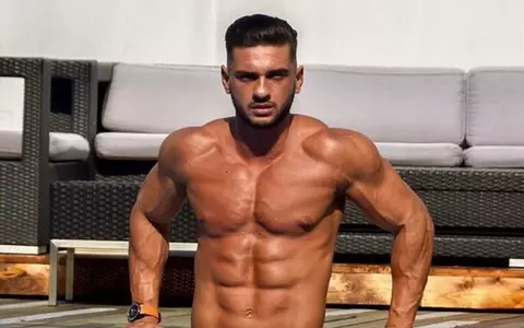 Oglindă, oglinjoară, cine-i cel mai musculos din țară?