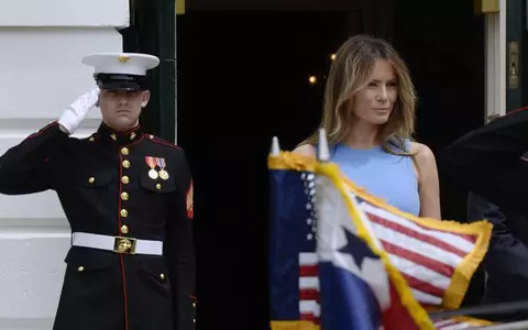 Melania Trump – Apariţie de senzaţie la Casa Albă  într-o rochie mulată