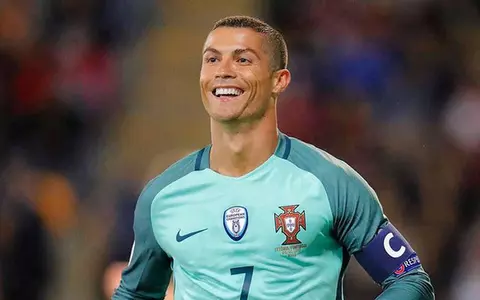 Cristiano Ronaldo - prima imagine cu gemenii săi