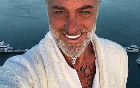 A renunțat la haine și a dansat pe mese! Imagini de senzație cu Gianluca Vacchi în România