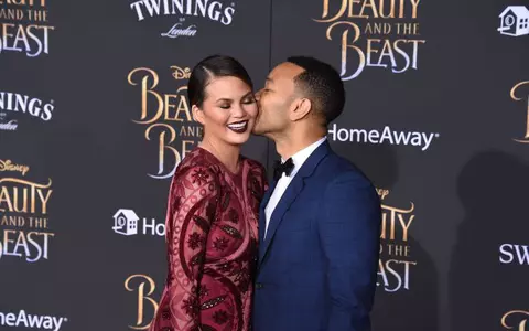 Chrissy Teigen - goală pe Instagram de „Ziua tatălui”. Ce a putut să facă pentru a-l surprinde pe John Legend!