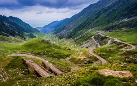 (P) Priveliști spectaculoase într-un circuit de neuitat pe Transalpina