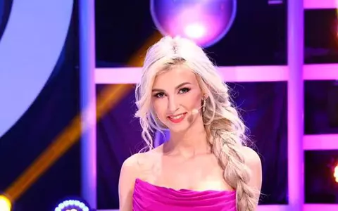 Fotografia zilei: Ultima modă printre vedete – perna din… blană