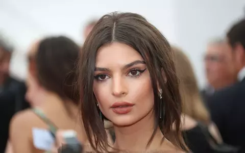 Emily Ratajkowski - super hot pe o plajă din Malibu. Cât de bine arată modelul fără pic de photoshop!