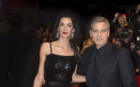 George Clooney va da în judecată o revistă franțuzească pentru că a publicat primele poze cu gemenii lui