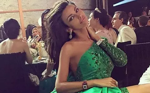 Mădălina Ghenea - vacanță în doi în Grecia. Iată cum arată vedeta în costum de baie la doar trei luni de când a născut!