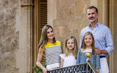 Regele Felipe al VI-lea, regina Letizia şi fiicele lor, în vacanţă la Palma de Mallorca. Ce familie regală frumoasă are Spania!