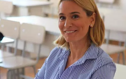 Andreea Esca şi-a reîntâlnit colegii din şcoala generală. Cum arăta vedeta în urmă cu peste 30 de ani!