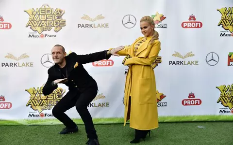 Am intrebat vedetele cu cât și-ar scoate la licitație ținutele purtate la Media Music Awards 2017