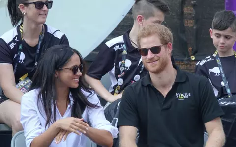 Prințul Harry și Meghan Markle, surprinși în timp ce se sărutau în public - FOTO
