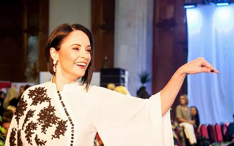 Andreea Marin, mai îndrăzneaţă ca niciodată! A renunţat la brunet, în favoarea blondului: „Schimbăm rapid pe roşcat dacă vă supăraţi”