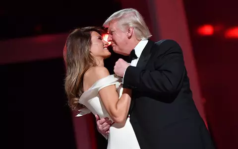Melania scapă de rochia purtată la ceremonia de învestire a lui Donald Trump! Ce motive are Prima Doamnă a Americii