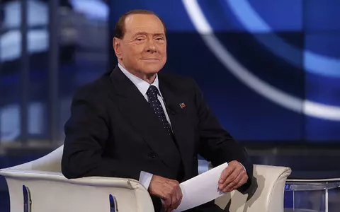 Cine este noua iubită a lui Silvio Berlusconi, cu 53 de ani mai tânără decât el. Fostul premier italian a fost implicat în mai multe scandaluri sexuale