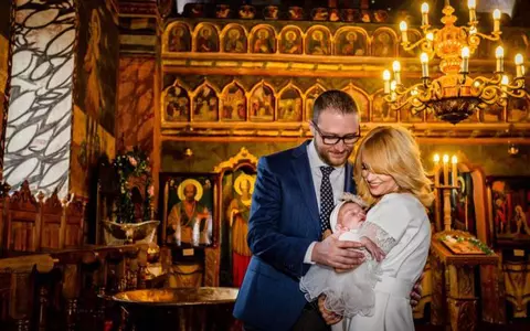 Simona Gherghe și-a botezat fiica și a publicat primele imagini cu Ana Georgia. Iată cu cine seamănă micuța!