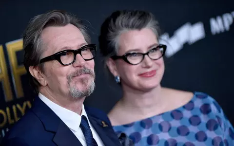 Gary Oldman s-a însurat din nou. A cincea oară e cu noroc!