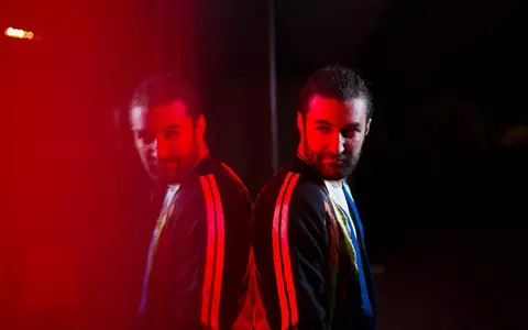 Munca şi femeile i-au scos peri albi lui Smiley? Avem fotografia care demonstrează asta