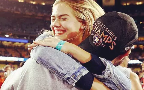 Fotomodelul Kate Upton s-a căsătorit cu jucătorul de baseball Justin Varlander. Cum a arătat rochia de mireasă - FOTO