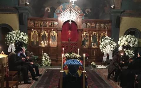 Sicriul Regelui Mihai, singur înainte și după slujba de la Biserica Ortodoxă din Lausanne