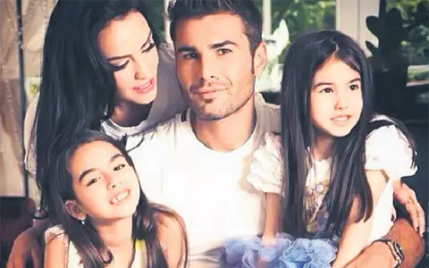 Viața lui Consuelo, după divorțul de Adrian Mutu! Cum arată și cu ce se ocupă acum