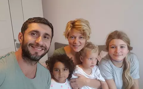 Dragoş Bucur şi Dana Nălbaru au plecat din România împreună cu copiii lor! Ce motiv au avut