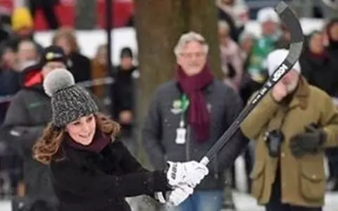 Kate Middleton și-a pus sarcina în pericol, pe gheață, la un meci de hochei / FOTO